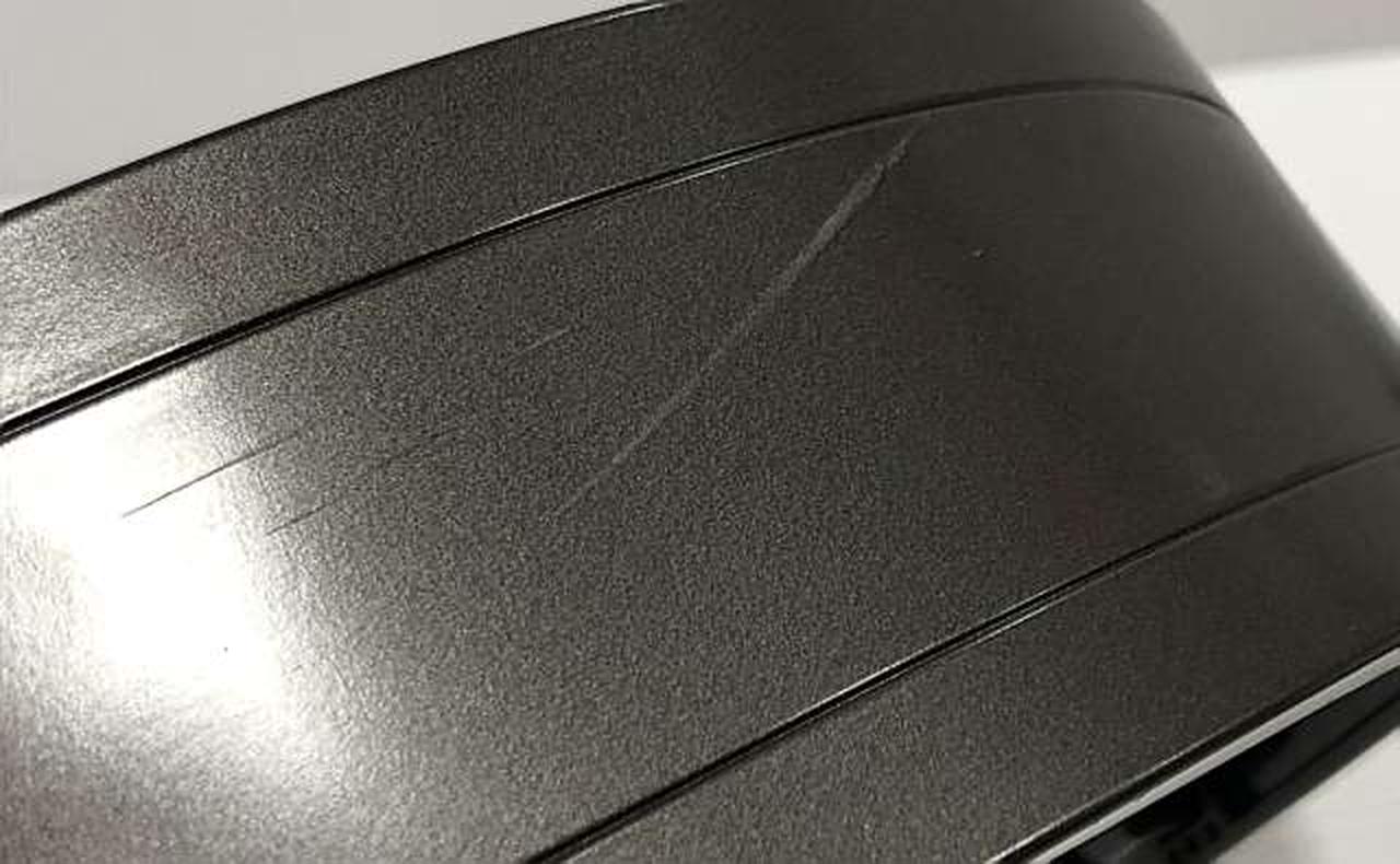 本体に細かいキズあり