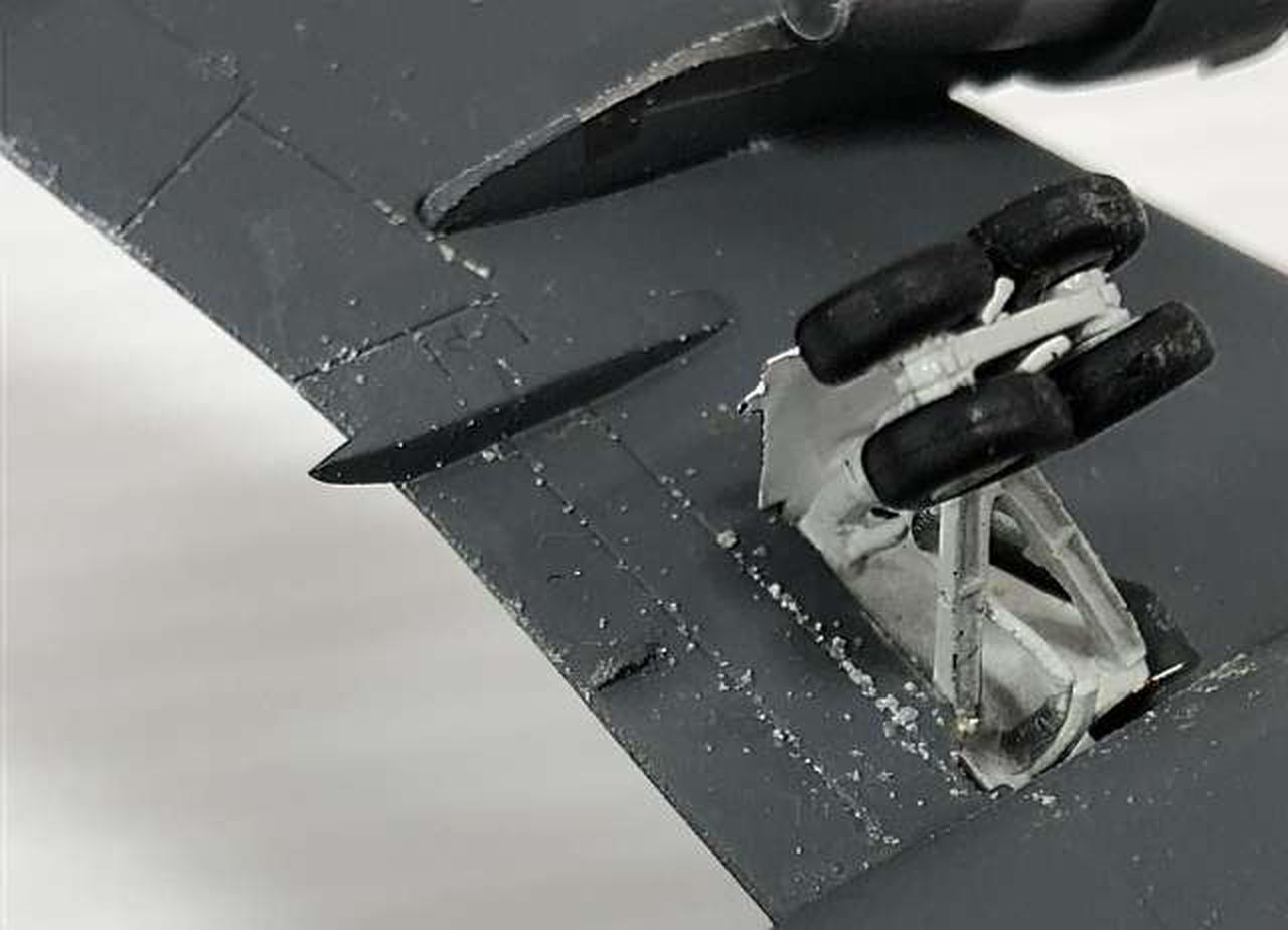 本体に塗装の汚れのようなものあり