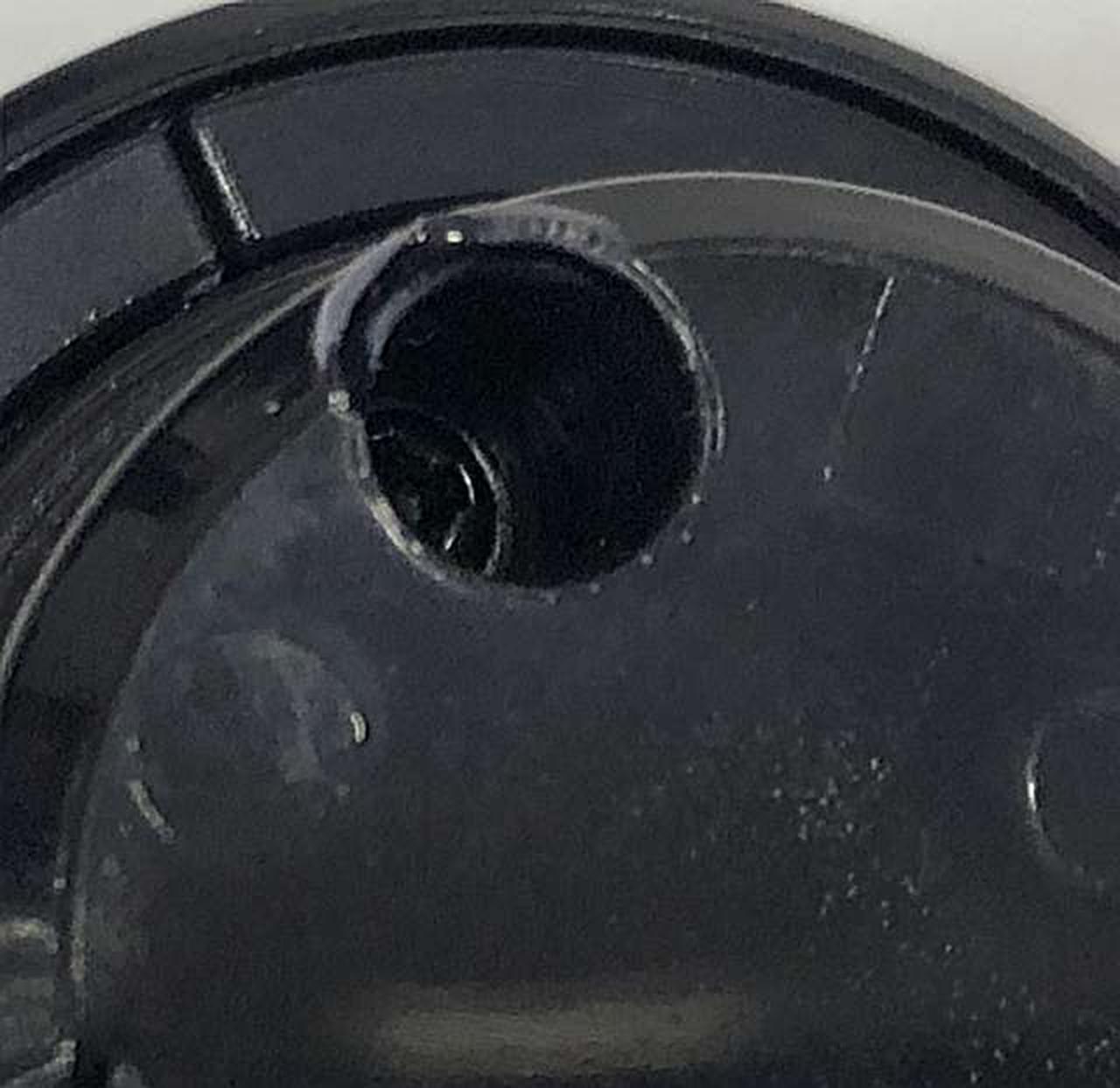 ブレードパーツの背面に一部歪みあり