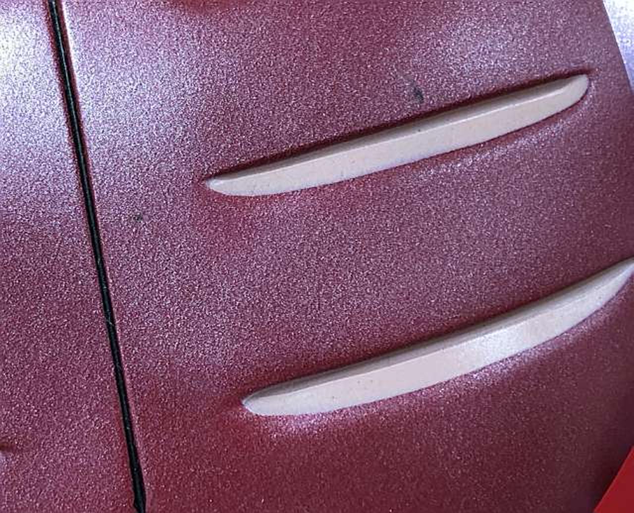 本体に塗装剥がれあり