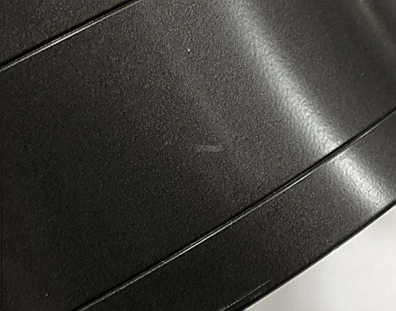 本体に細かいキズあり