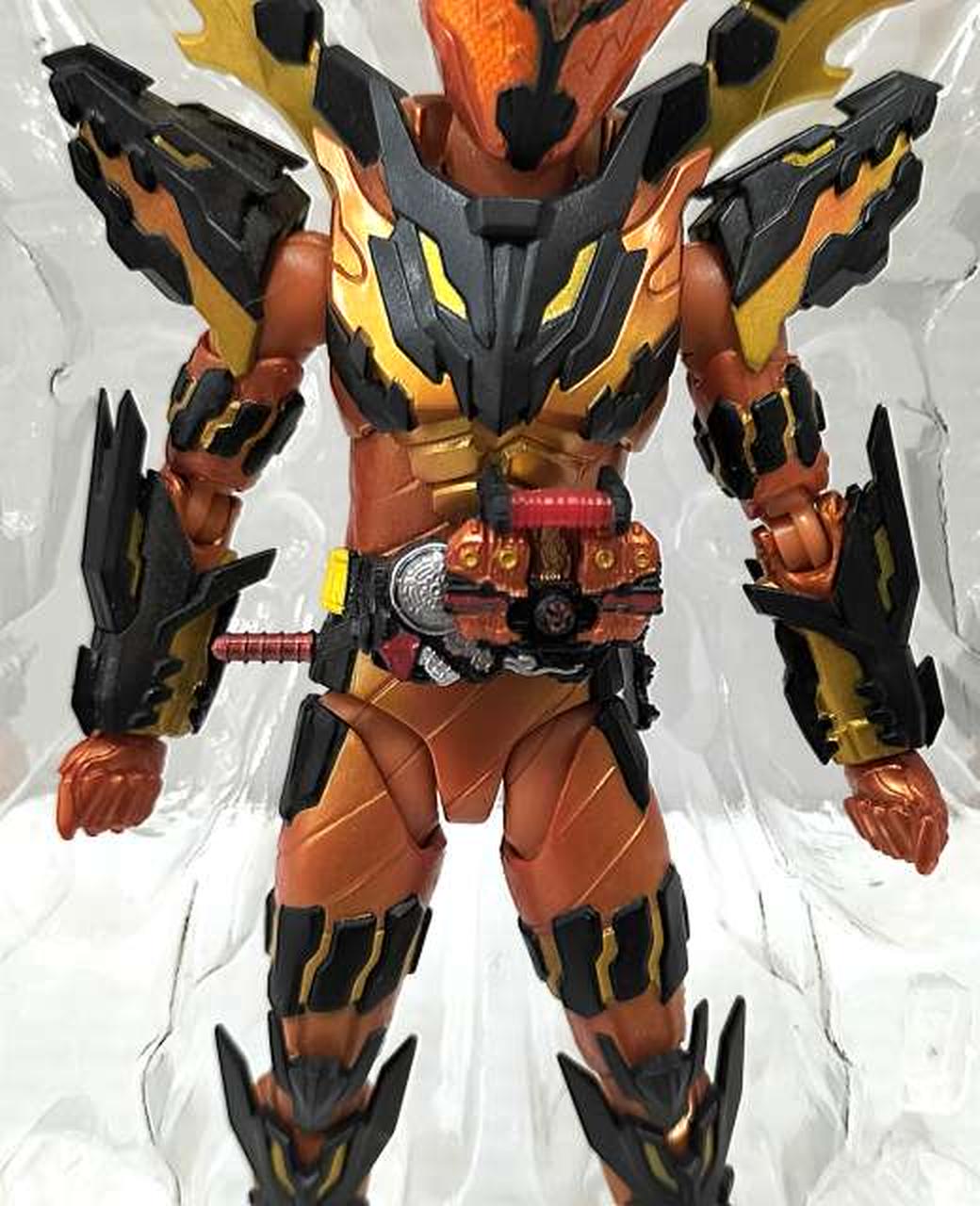 バンダイ(BANDAI)|S.H.Figuarts 仮面ライダークローズマグマ|【ハード