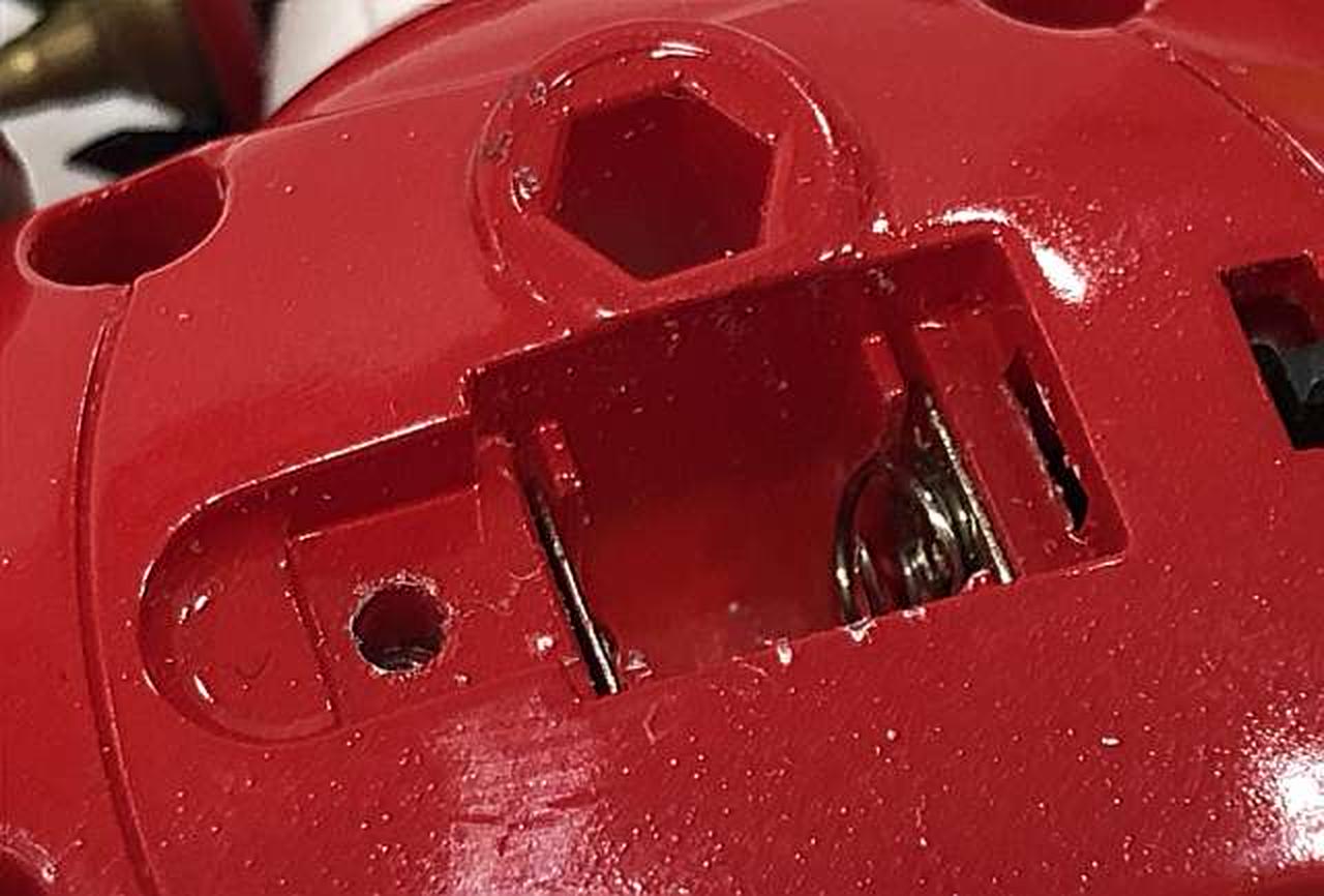 電池蓋付近ダメージあり