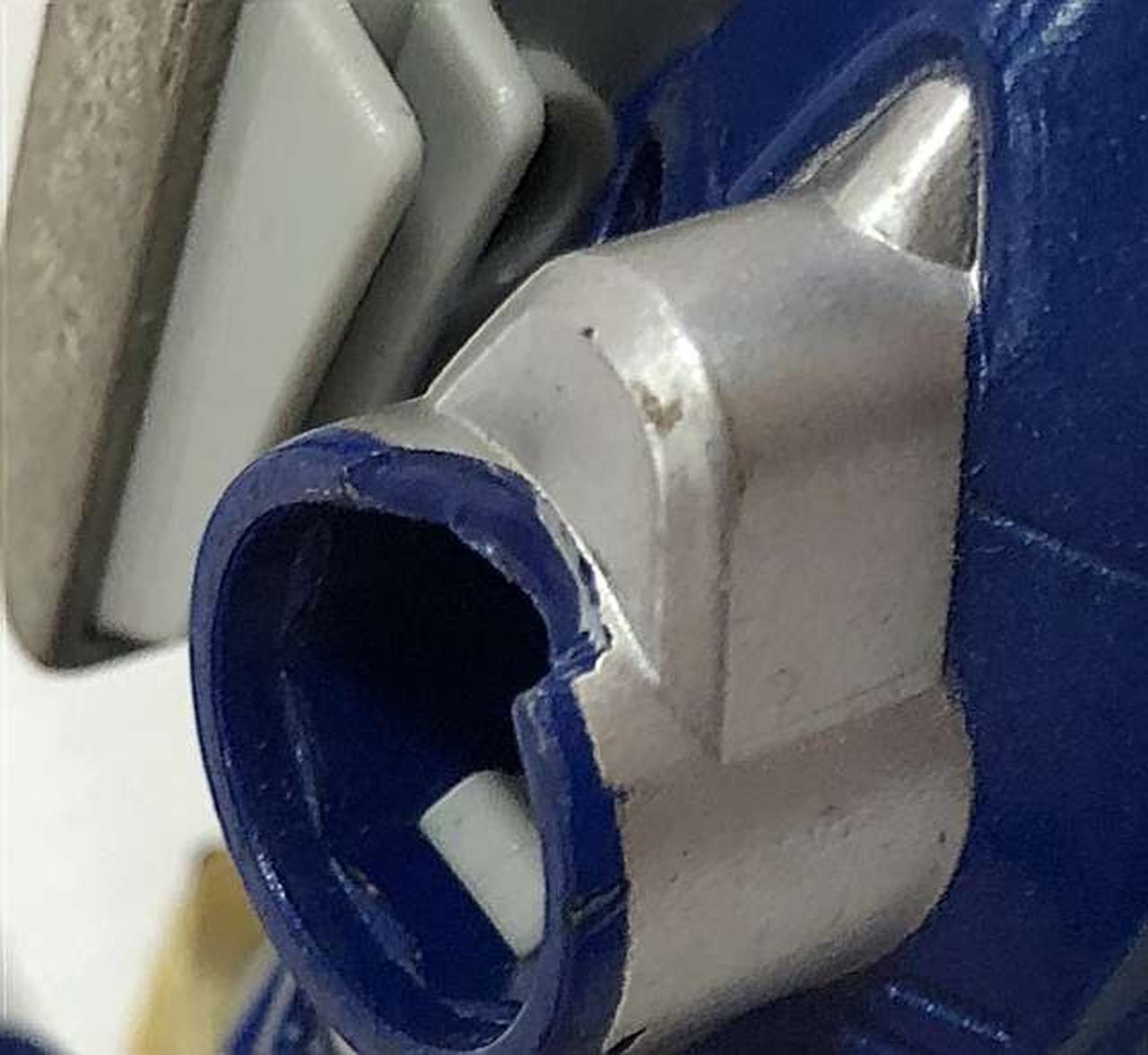 ガオシャークの関節部に破損あり