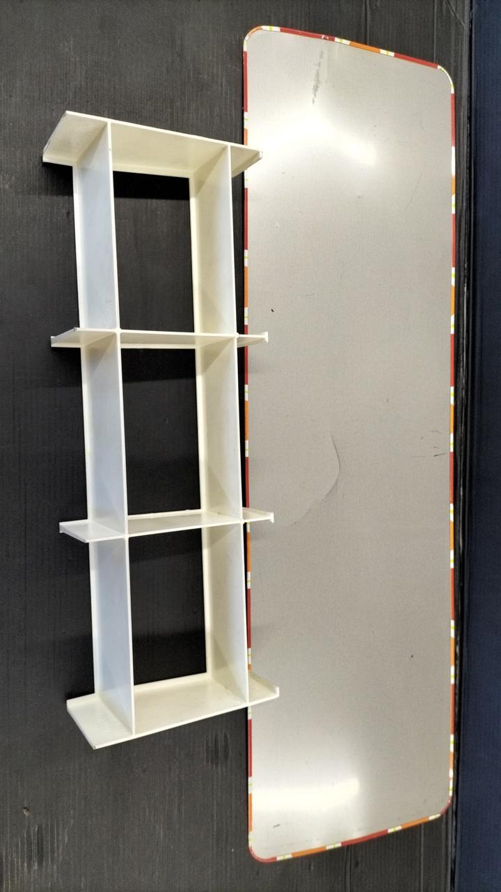 鉄板床に、折れ・凹み・汚れ・傷あり