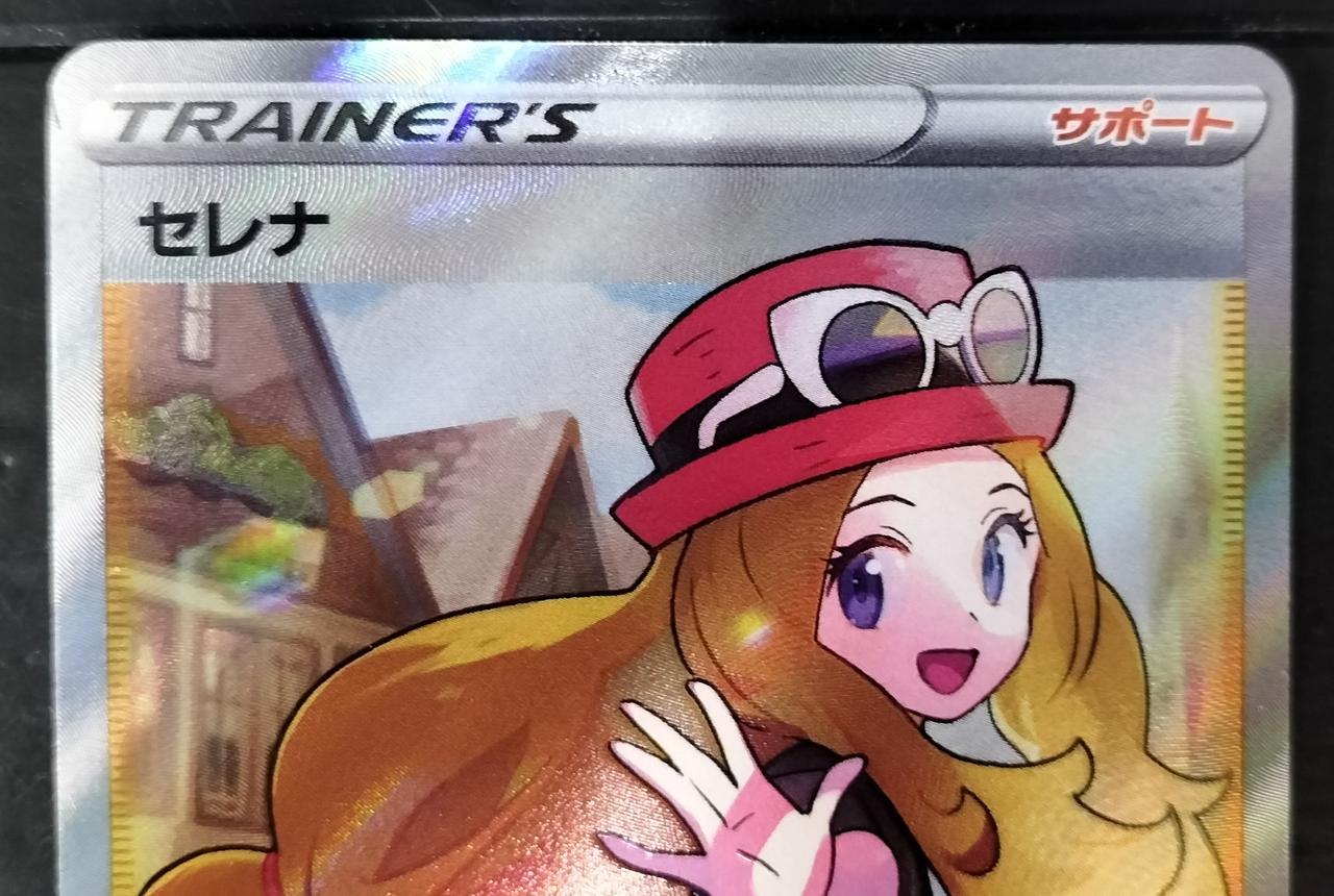 左上側に黒いキズ有りです。