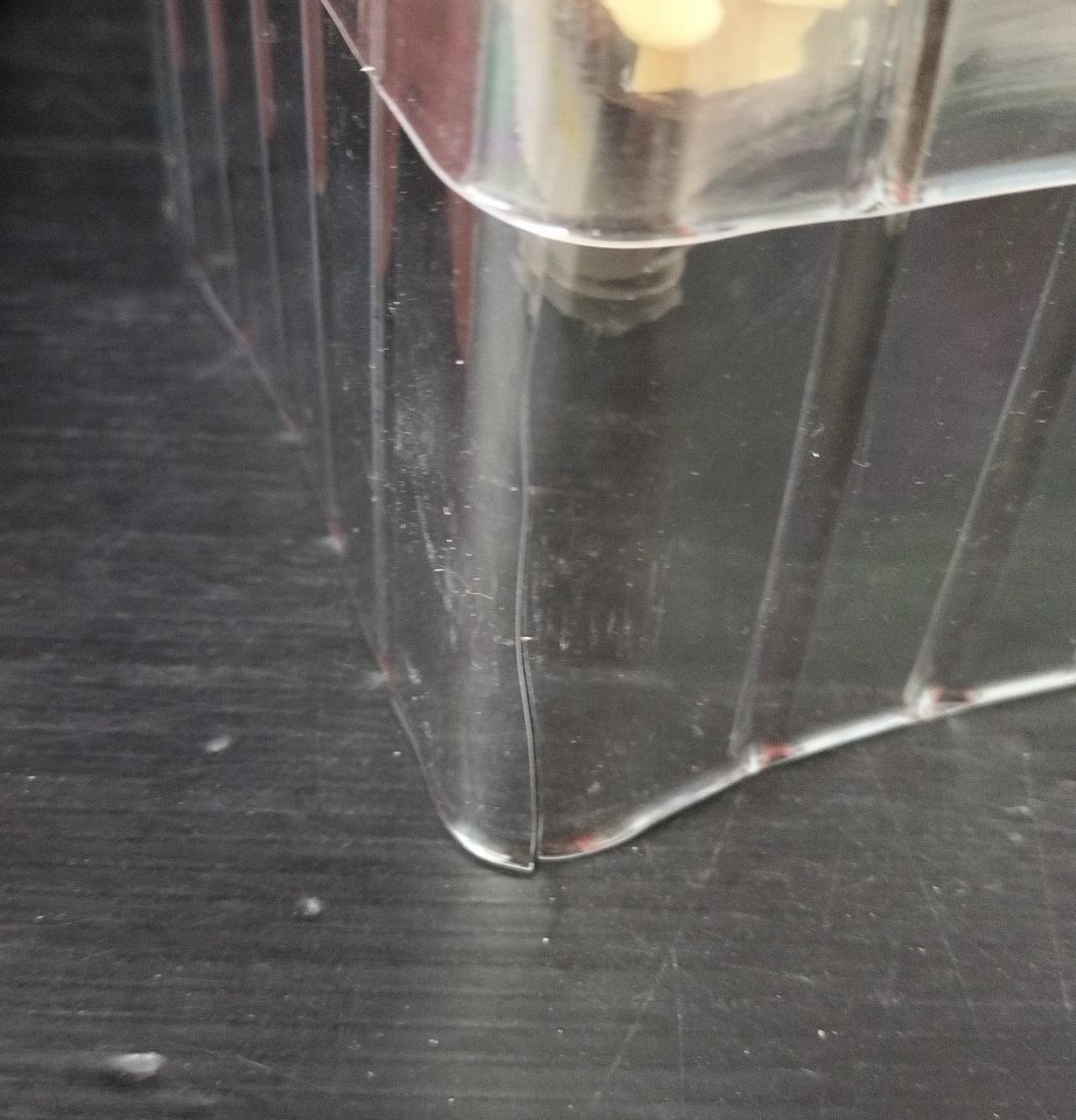 ブリスターにひび割れ有りです。