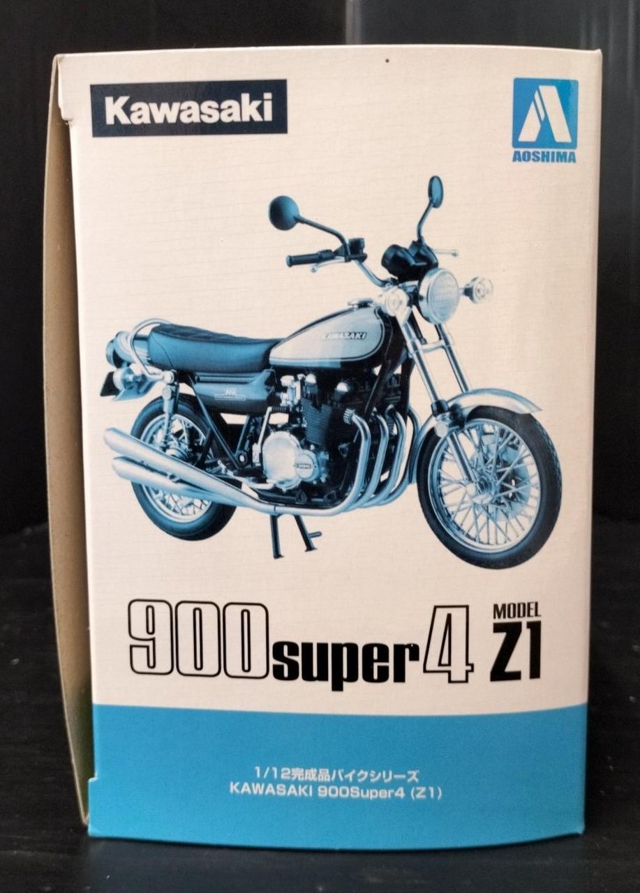 アオシマ　Kawasaki 900super4 ブラック アオシマの1/12完成品バイクシリーズにZ1の新色・ブラックが登場