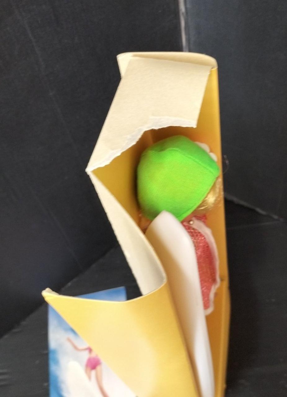 箱に破れ有りです。