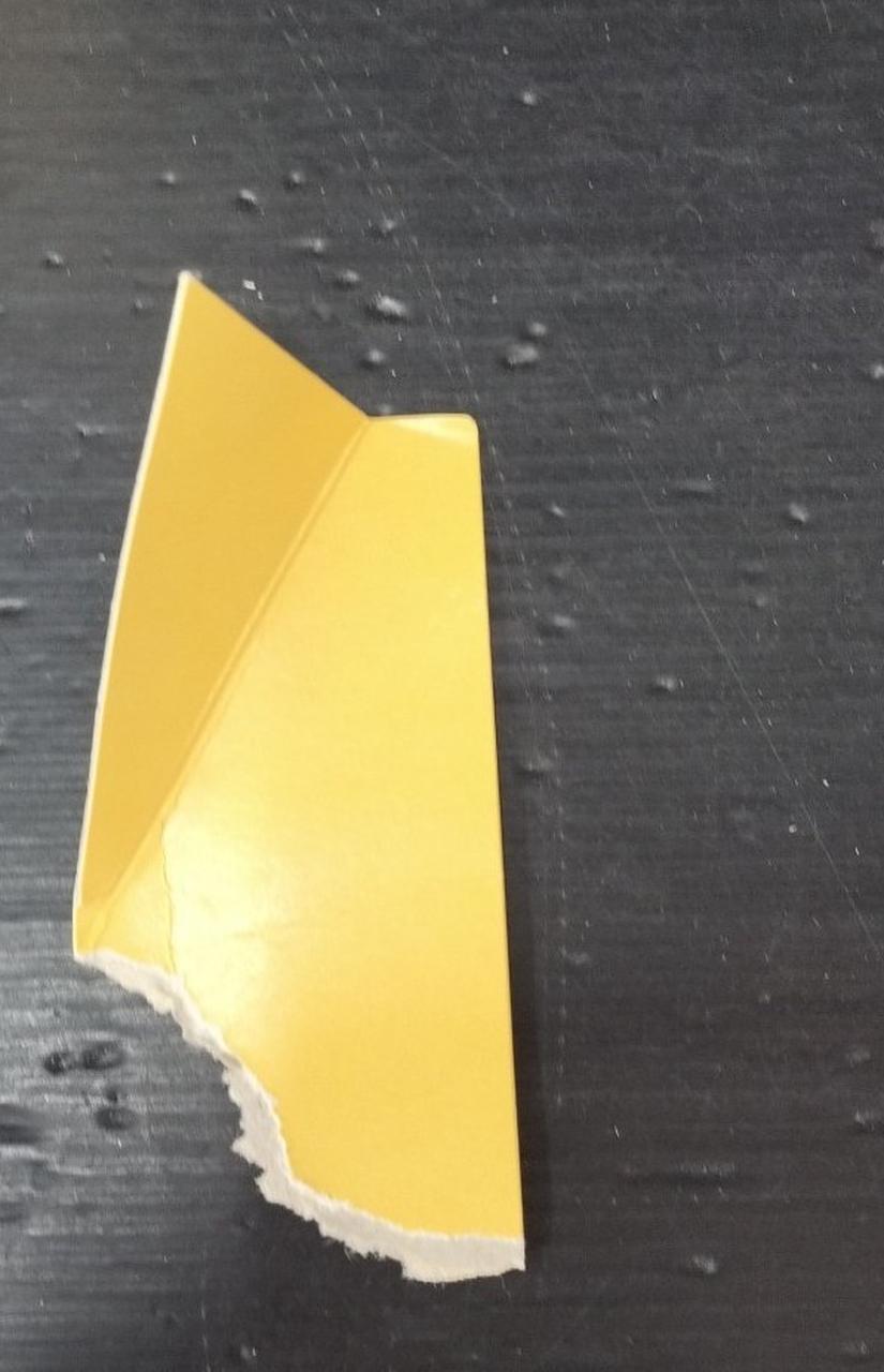 箱に破れ有りです。