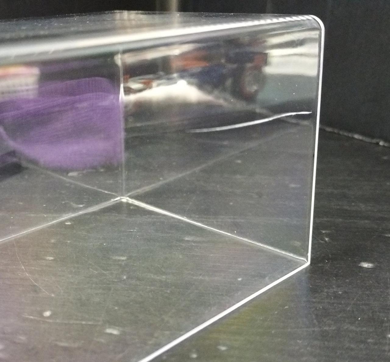 ケースにキズありです。