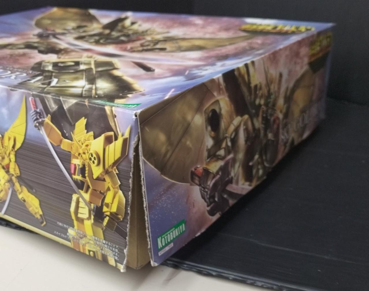 箱にダメージ有りです。