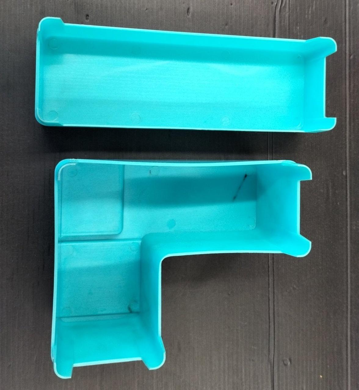 内側に黒い傷汚れがあります。