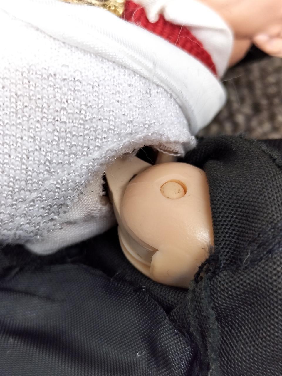 関節のゴム伸び切っています。