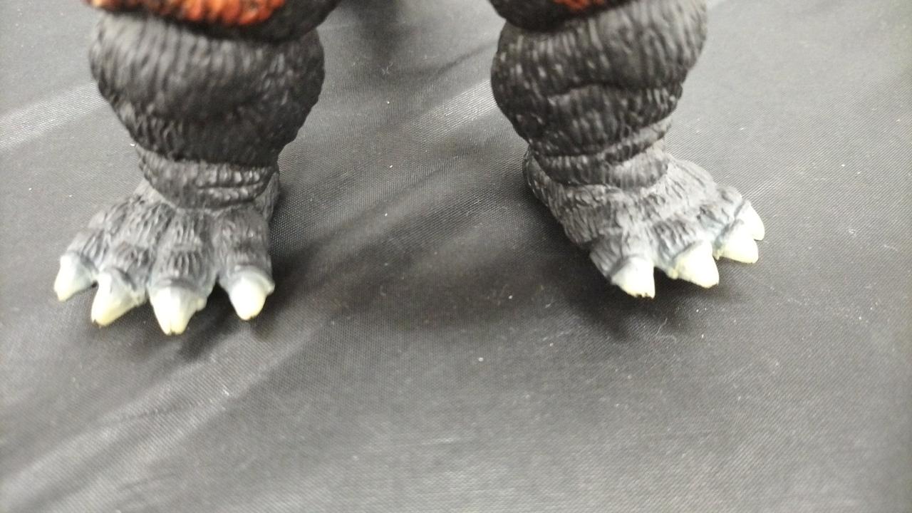 足の爪塗装剥げあり