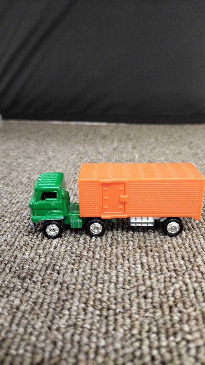 本体にキズ、汚れあり