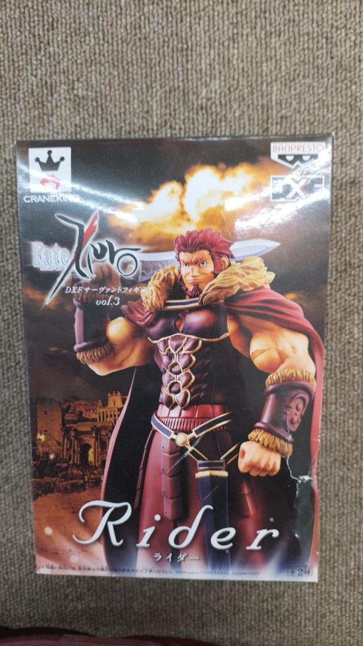 全体的に箱の傷みあり。