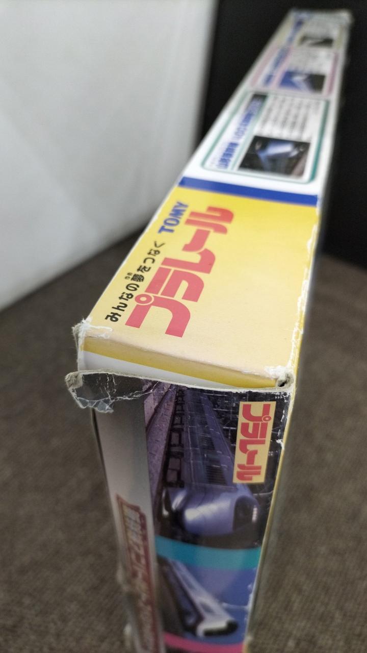 箱に傷、破損有