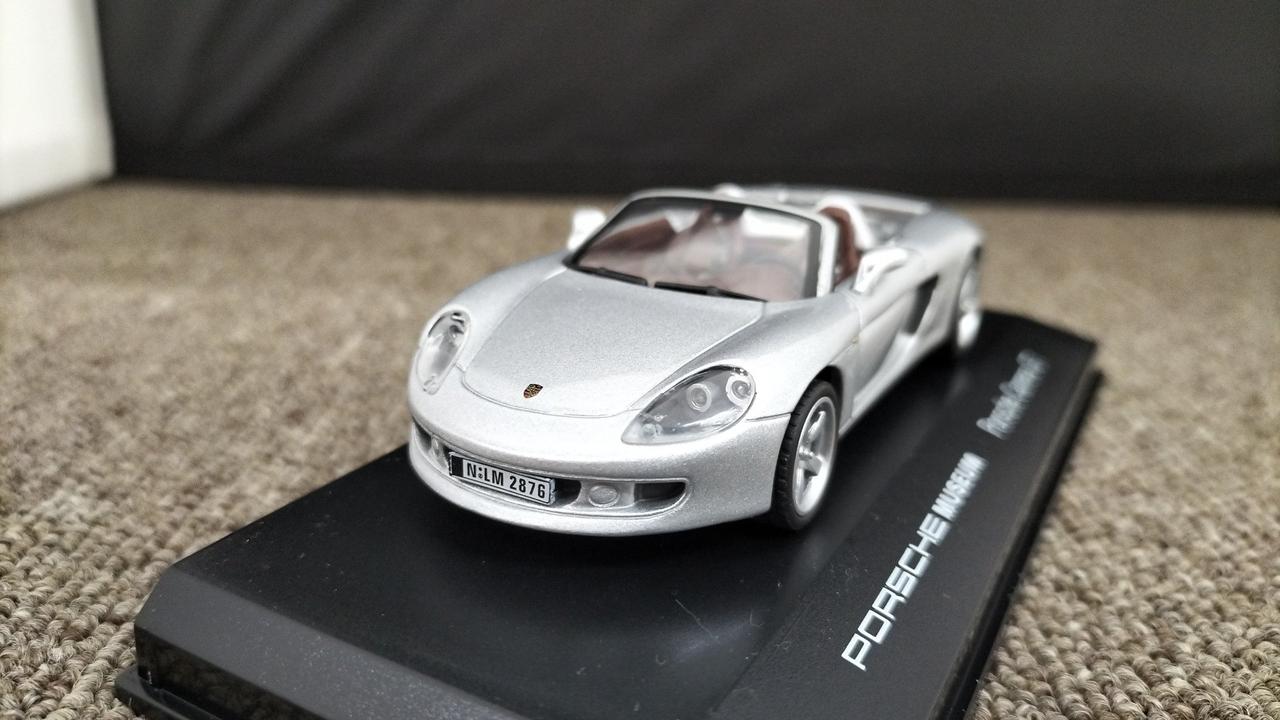1/43 ポルシェ カレラGT ディーラー特注モデル 2台セット 1/43 ポルシェ カレラGT ディーラー特注モデル 2台セット - メルカリ