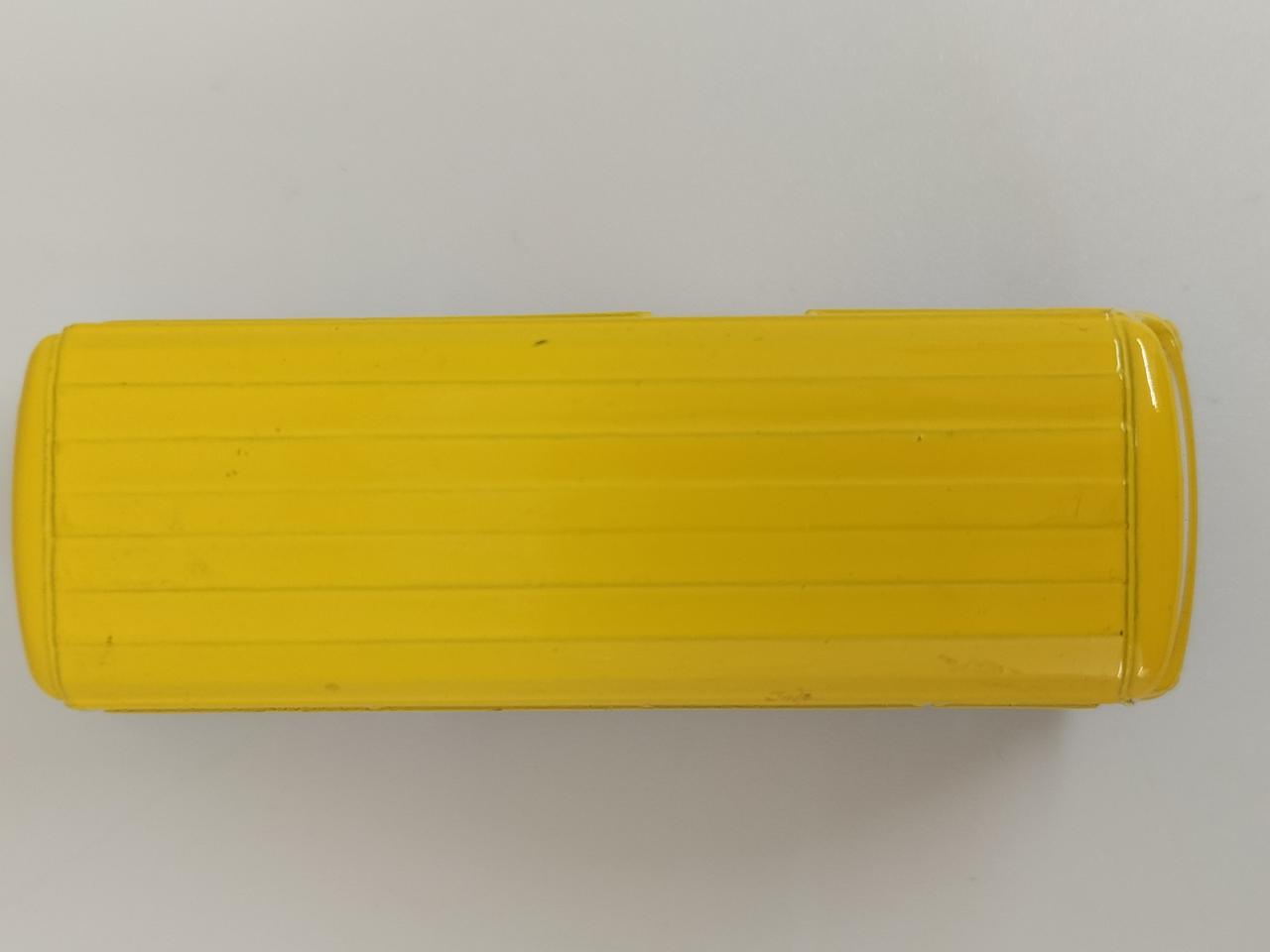 屋根にキズ、汚れ有