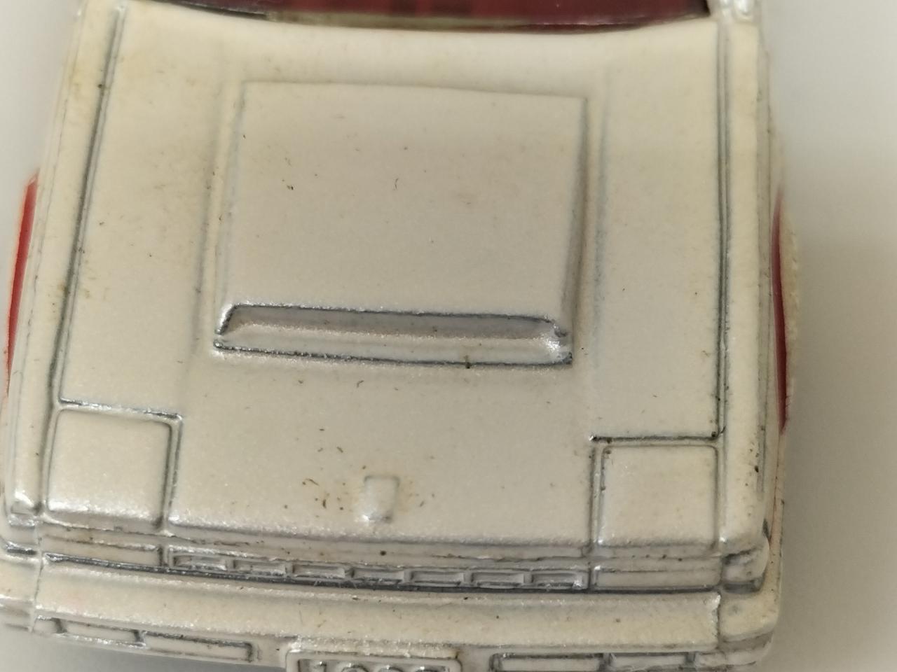 ボンネット傷有