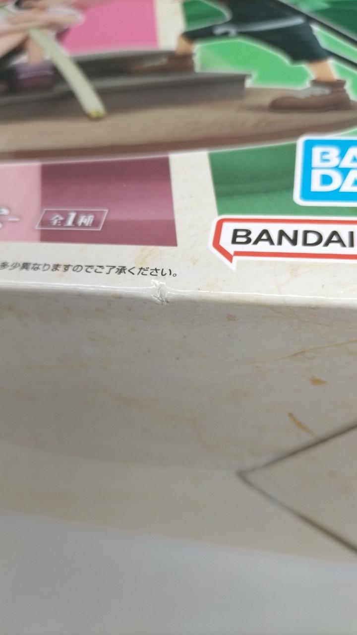 箱にへこみあり