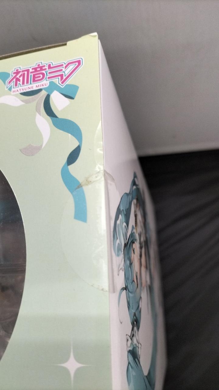 経年劣化によるテープ汚れあり