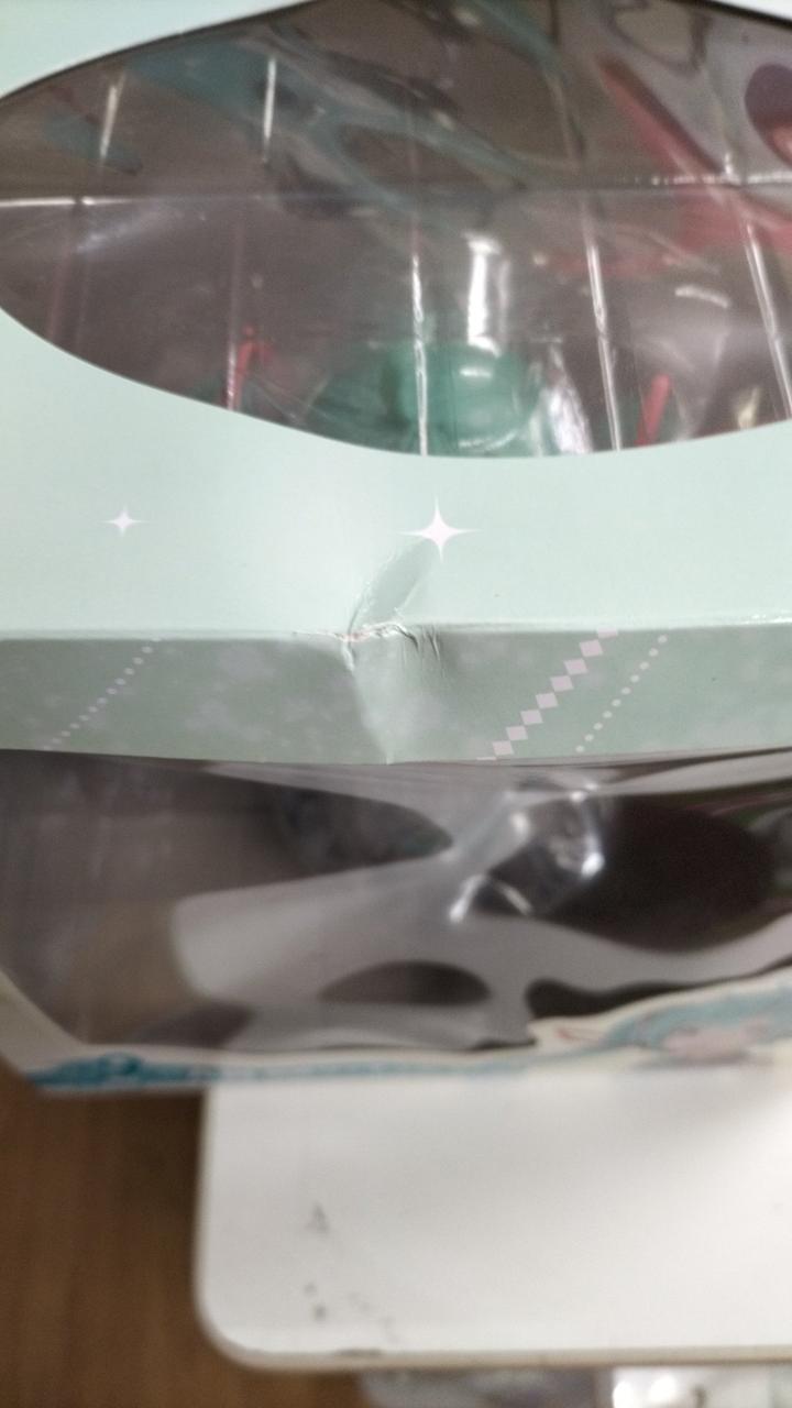 箱上面中央に凹みあり