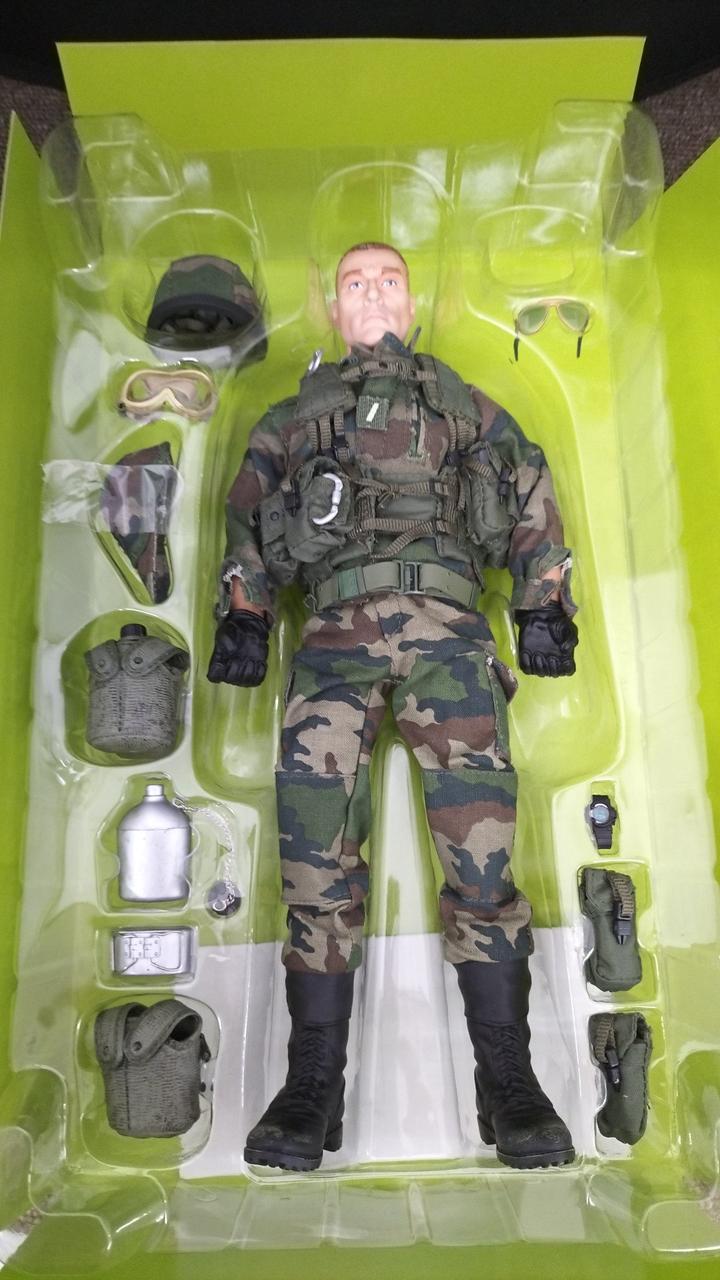 フィギュア本体開封済。ベレー帽欠品