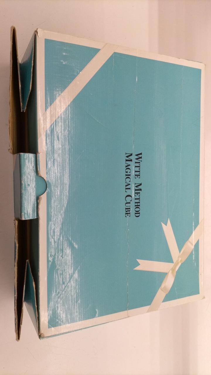 経年劣化による箱の傷みあり