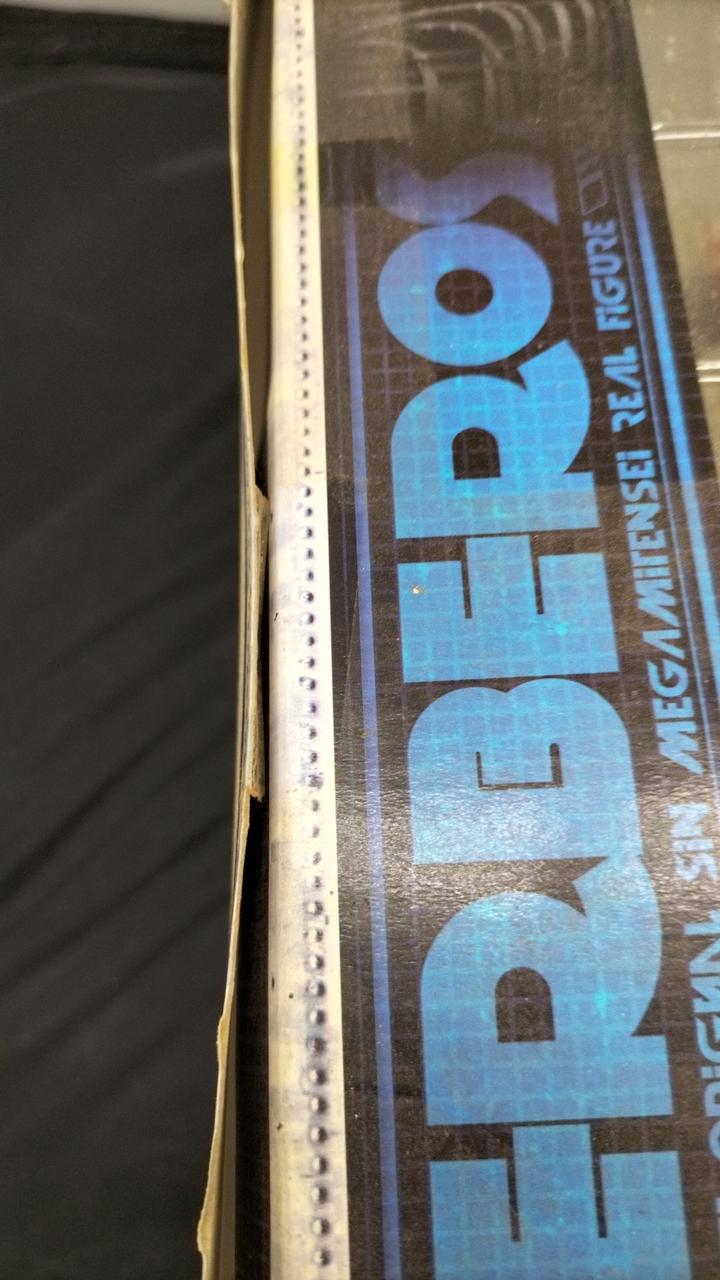 経年劣化によるテープ剥がれあり