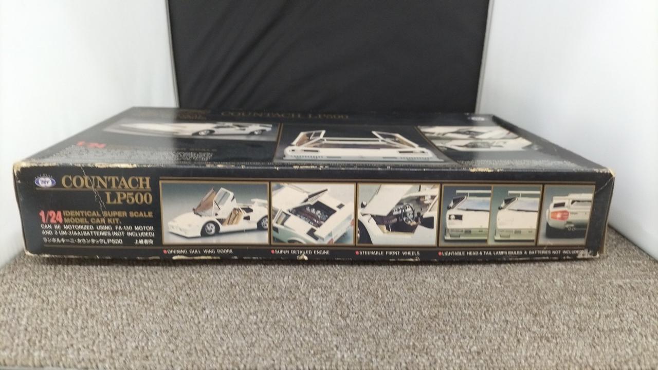 箱に傷み、汚れあり