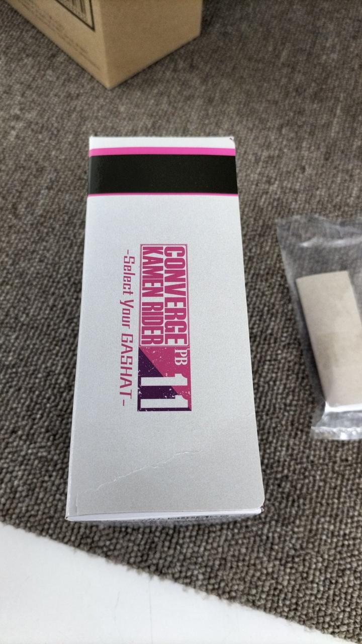 箱の接着が一部はがれてます