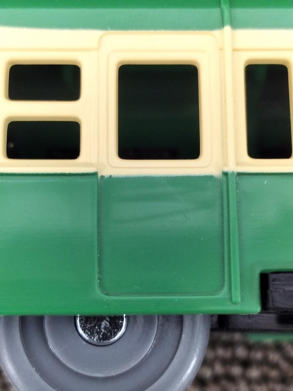 動力車車体ドアに傷有