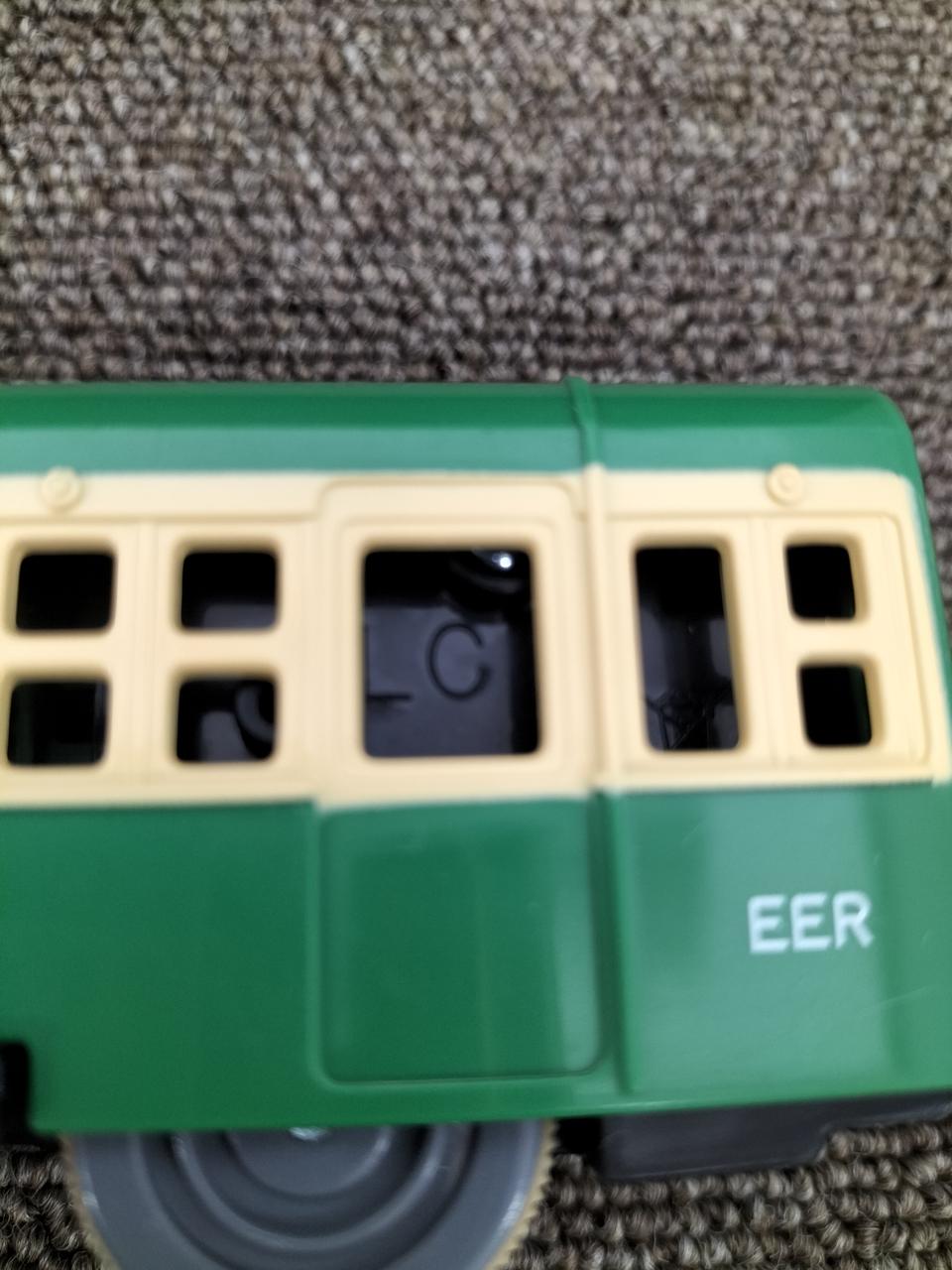 動力車車体ドアに傷有