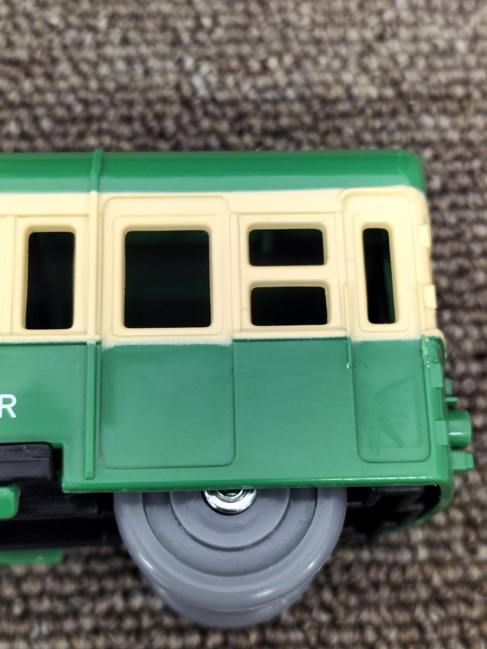 動力車車体ドアに傷有