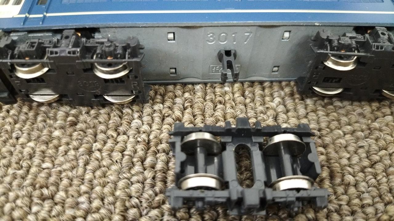 中間台車バネ欠品