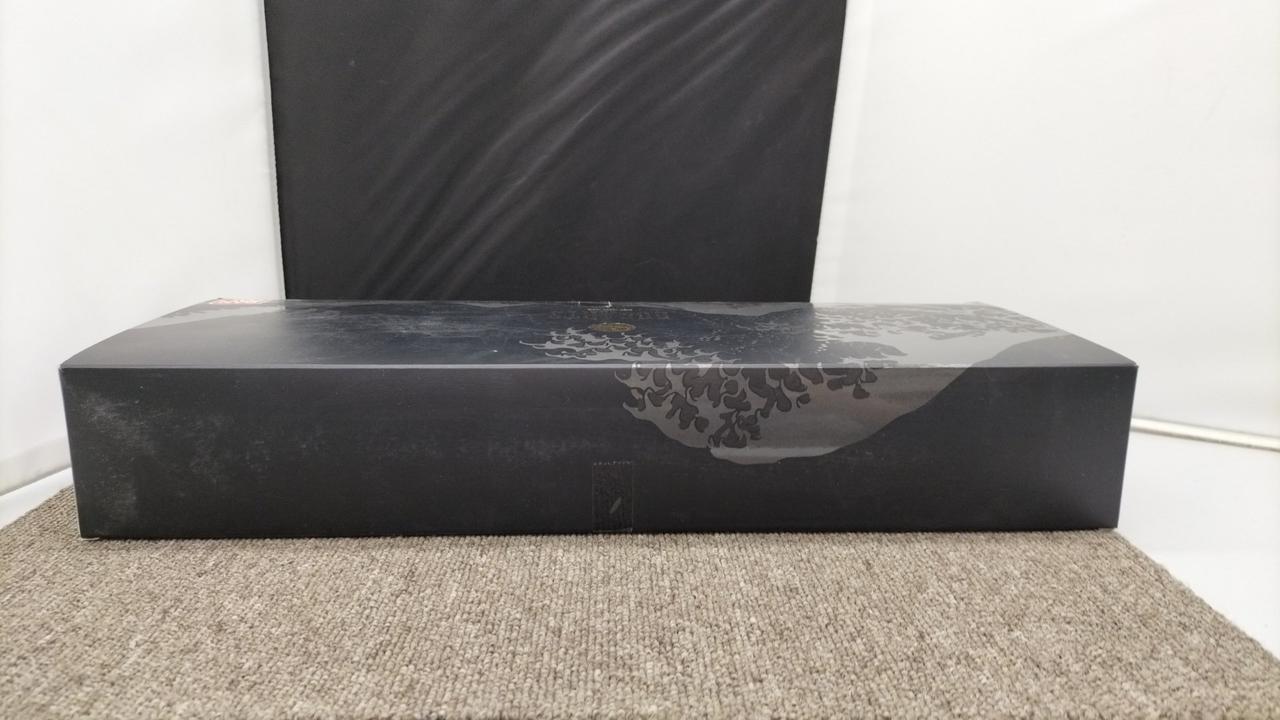 箱に傷み、汚れあり