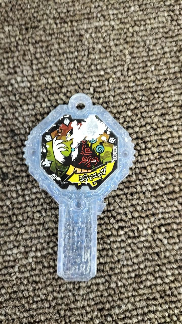 シール剥がれてます