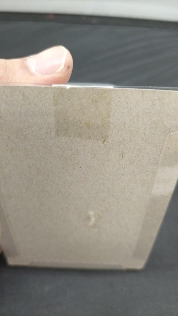 テープ止めされてます