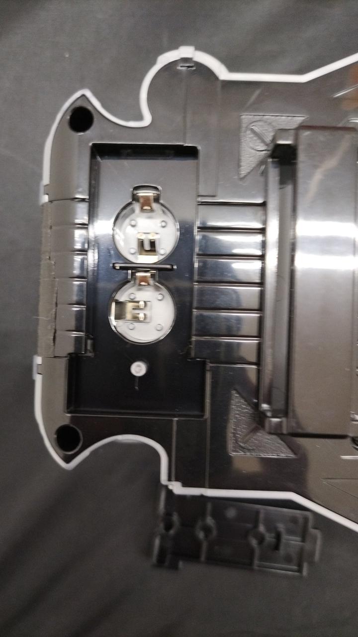 液漏れみられず。LR44×2個必要です！