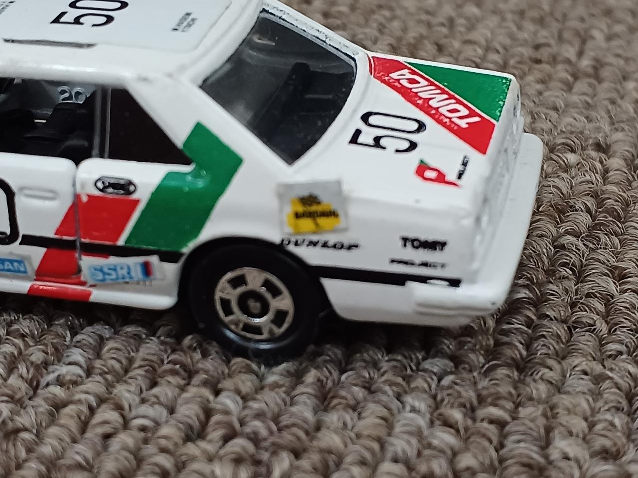 ステッカー汚れ、剥がれかけ有