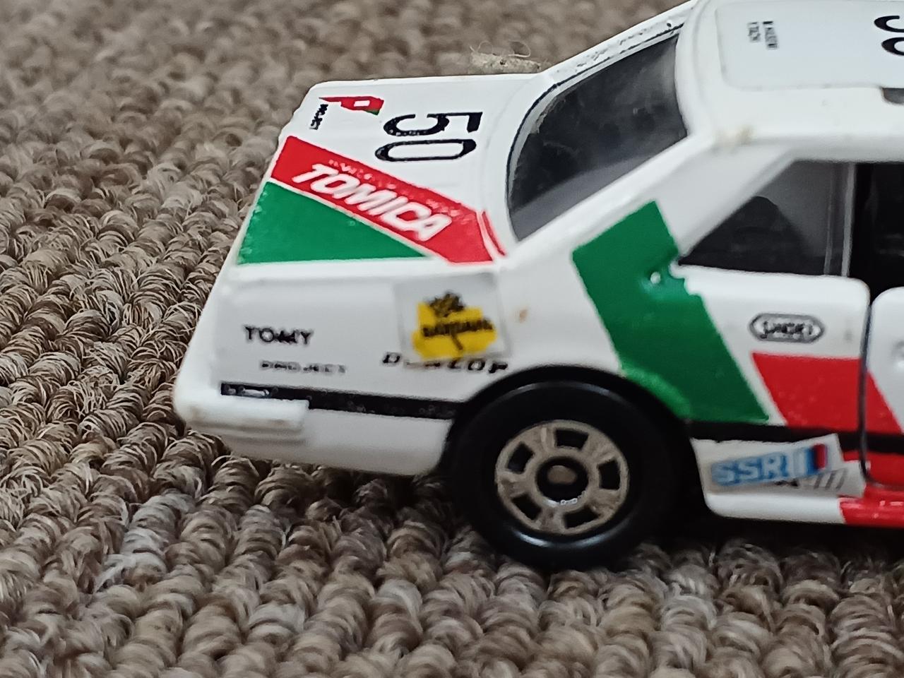 ステッカー汚れ、剥がれかけ有