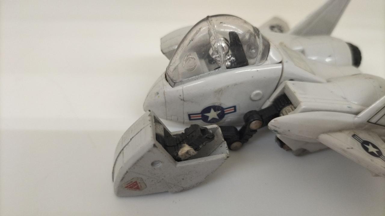 左側エアインテーク破損