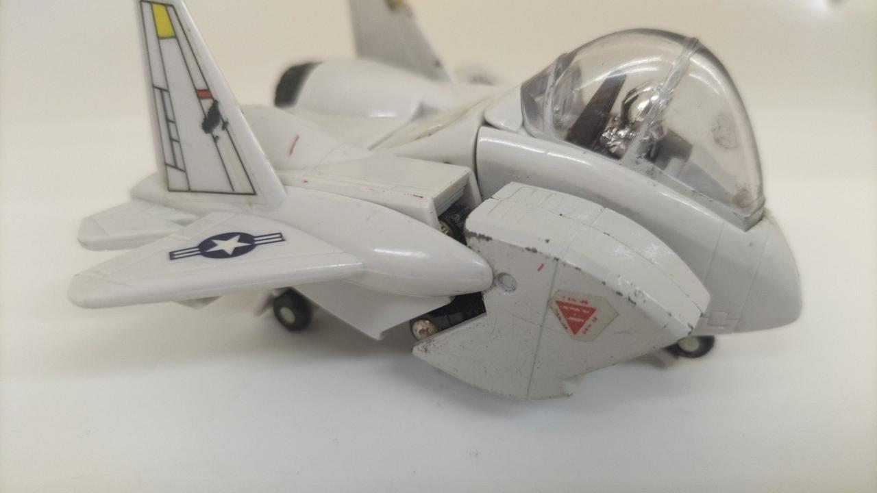 右側エアインテーク隙間有