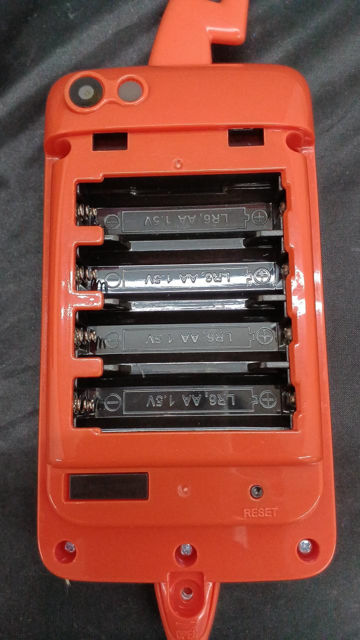 単３×４本必要です