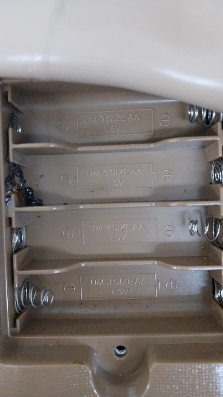 電池液漏れ有。音声ギミック不動