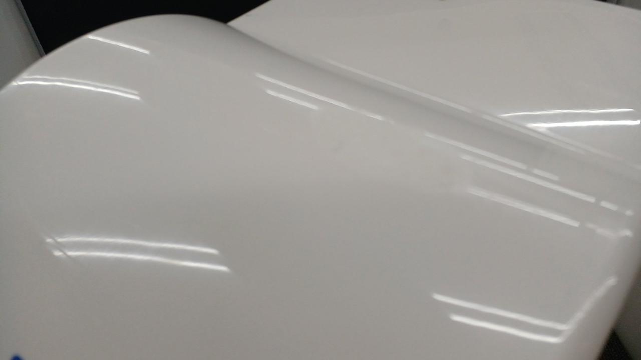 筐体蓋シール剥がし跡のようなもの有