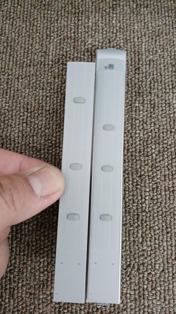 左がエラーパーツとなります