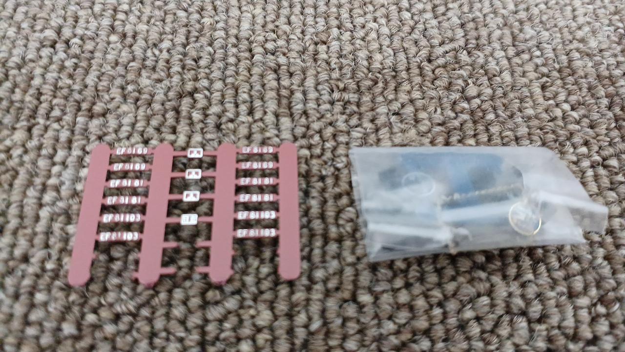 付属品使用済、残有。